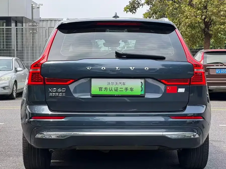 Volvo XC60 Plug-in Hybrid 2024 T8 Plug-in Hybrid Long-range Four-wheel Drive Zhiyuan Luxury Edition 2023 — миниатюра 3