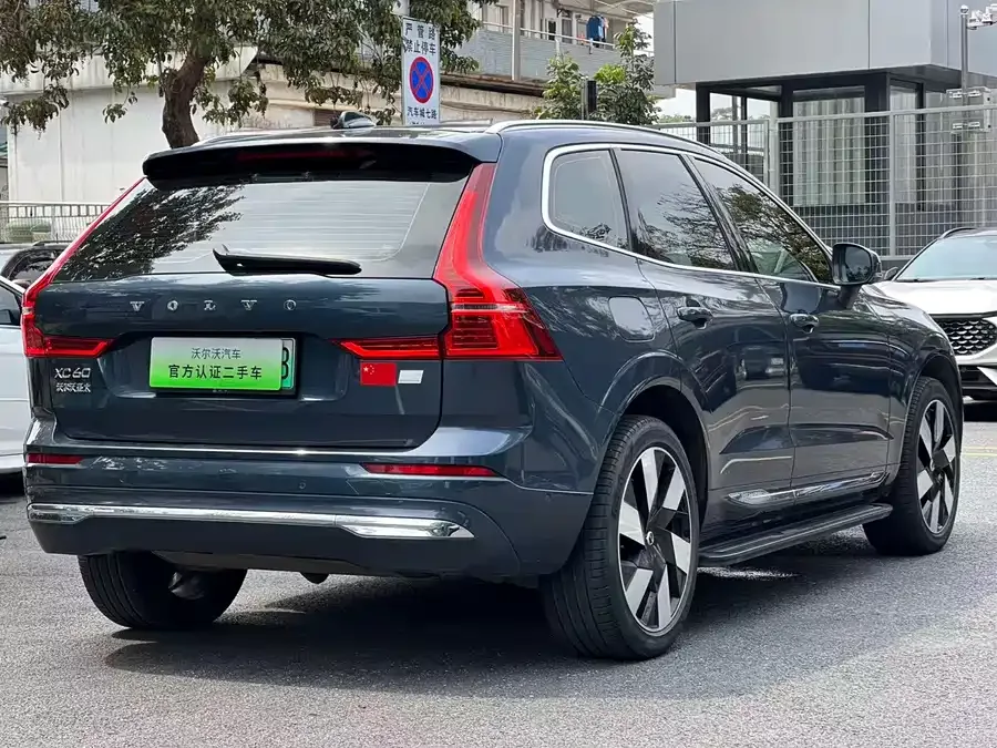 Volvo XC60 Plug-in Hybrid 2024 T8 Plug-in Hybrid Long-range Four-wheel Drive Zhiyuan Luxury Edition 2023 — миниатюра 5