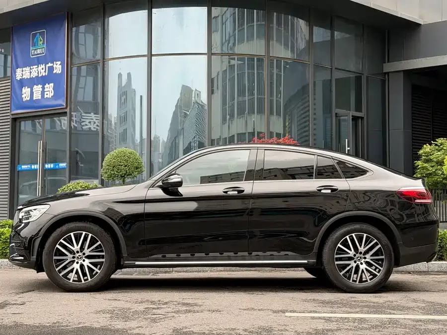Mercedes-Benz GLC Coupe Mercedes-Benz GLC Coupe 2023 GLC 260 4MATIC Coupe SUV 2023 — миниатюра 2