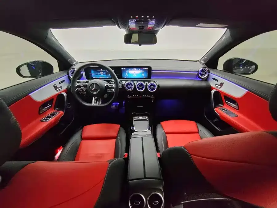Mercedes-Benz A-Class AMG Mercedes-Benz A-Class AMG 2025 facelift AMG A 35 L 4MATIC 2025 — миниатюра 3