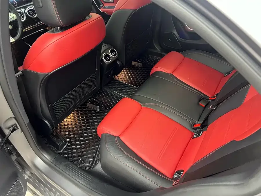 Mercedes-Benz A-Class AMG Mercedes-Benz A-Class AMG 2022 AMG A 35 L 4MATIC 2022 — миниатюра 4