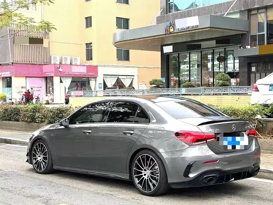 Mercedes-Benz A-Class AMG Mercedes-Benz A-Class AMG 2022 AMG A 35 L 4MATIC 2023 — миниатюра 3
