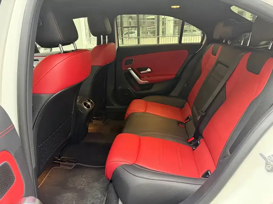 Mercedes-Benz A-Class AMG Mercedes-Benz A-Class AMG 2022 AMG A 35 L 4MATIC 2023 — миниатюра 2