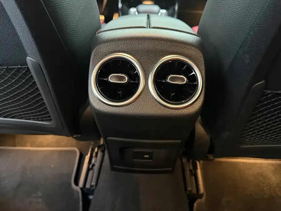 Mercedes-Benz A-Class AMG Mercedes-Benz A-Class AMG 2022 AMG A 35 L 4MATIC 2023 — миниатюра 3