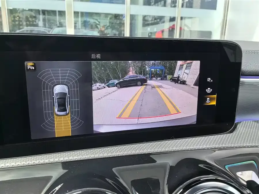 Mercedes-Benz A-Class AMG Mercedes-Benz A-Class AMG 2023 AMG A 35 L 4MATIC 2023 — миниатюра 3