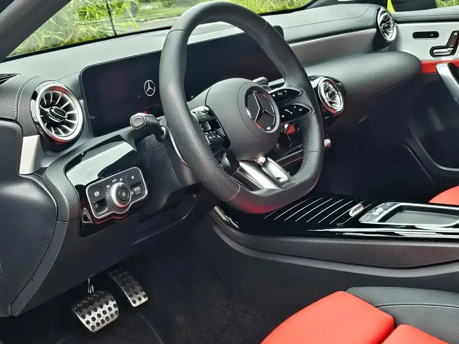 Mercedes-Benz A-Class AMG Mercedes-Benz A-Class AMG 2025 facelift AMG A 35 L 4MATIC 2025 — миниатюра 4