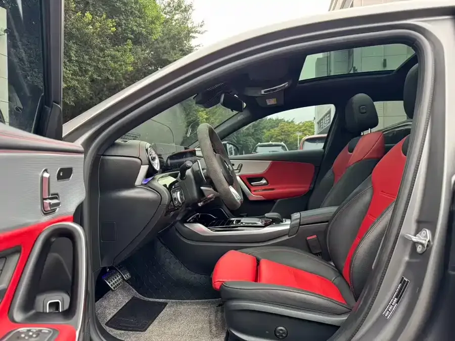 Mercedes-Benz A-Class AMG Mercedes-Benz A-Class AMG 2023 AMG A 35 L 4MATIC 2023 — миниатюра 2