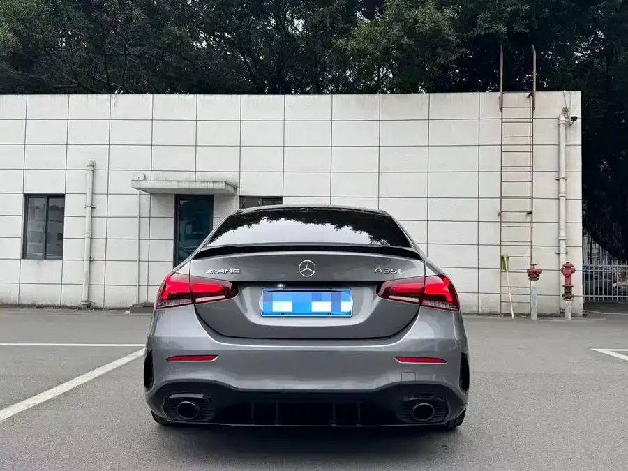 Mercedes-Benz A-Class AMG Mercedes-Benz A-Class AMG 2023 AMG A 35 L 4MATIC 2023 — миниатюра 3
