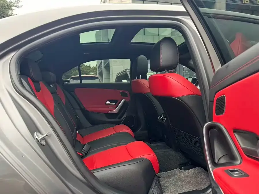 Mercedes-Benz A-Class AMG Mercedes-Benz A-Class AMG 2023 AMG A 35 L 4MATIC 2023 — миниатюра 4