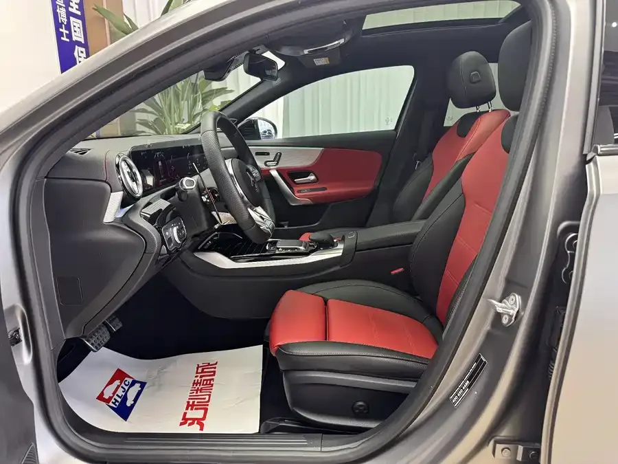 Mercedes-Benz A-Class AMG Mercedes-Benz A-Class AMG 2023 AMG A 35 L 4MATIC 2023 — миниатюра 3
