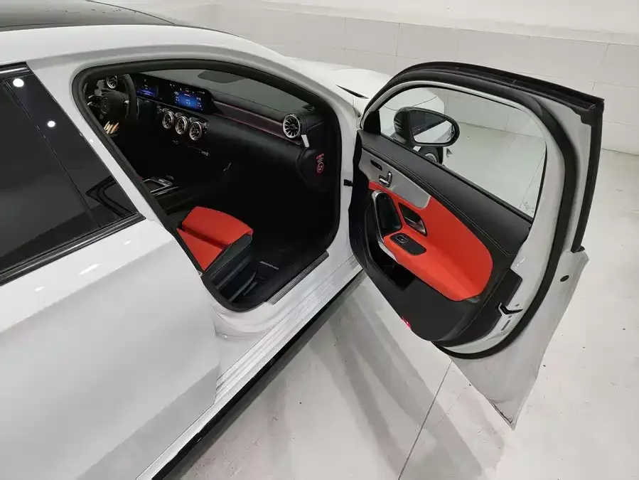 Mercedes-Benz A-Class AMG Mercedes-Benz A-Class AMG 2025 AMG A 35 L 4MATIC 2025 — миниатюра 2