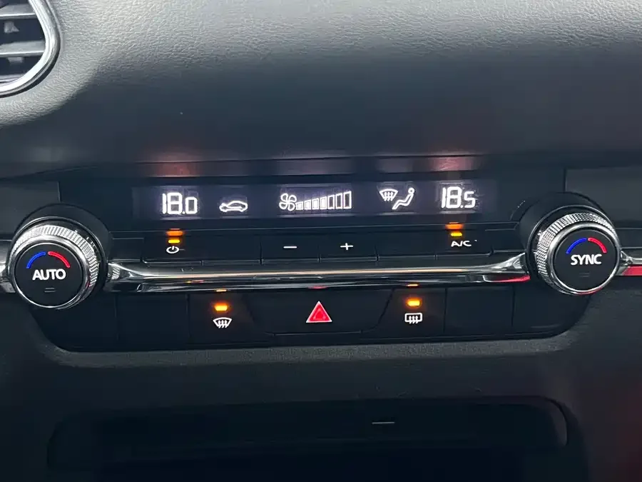 Mazda CX-30 2022 2.0L Automatic Jiayue Edition 2022 — миниатюра 3