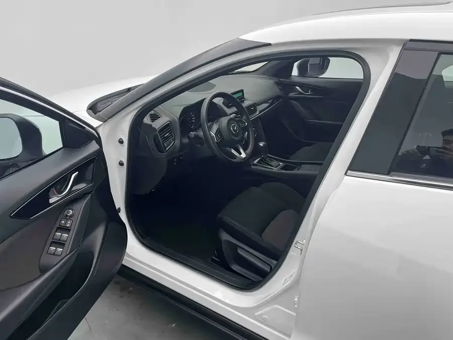 Mazda CX-4 2021 2.0L Automatic 2WD Blue Sky Vitality Edition 2023 — миниатюра 3