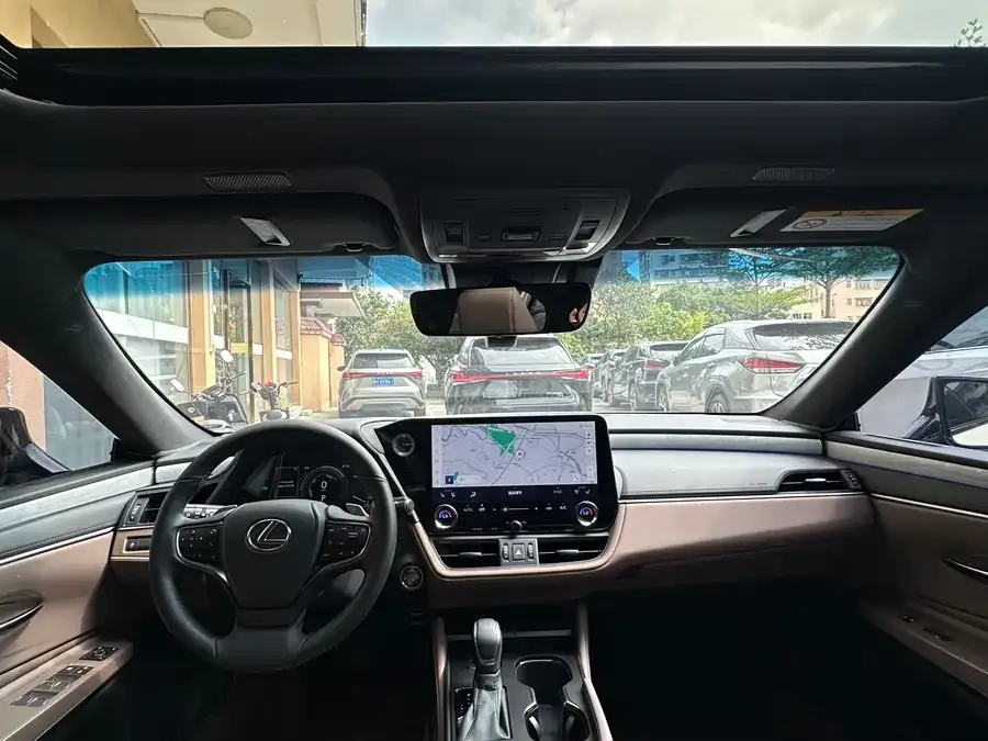 Lexus ES 2025 300h Premium Edition 2025 — миниатюра 2