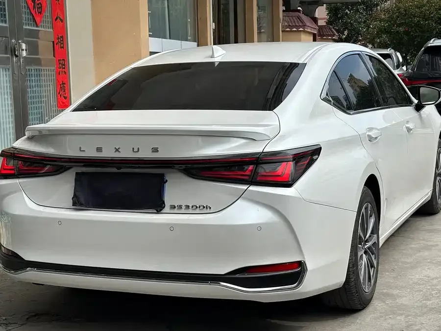 Lexus ES 2025 300h Premium Edition 2025 — миниатюра 3