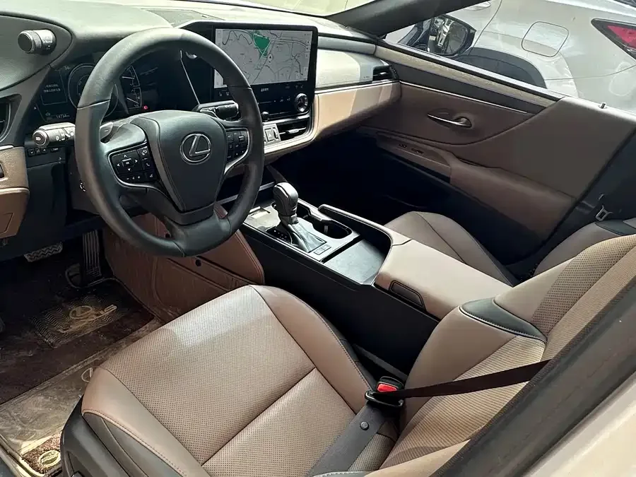 Lexus ES 2025 300h Premium Edition 2025 — миниатюра 4