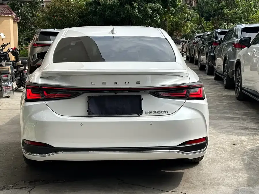 Lexus ES 2025 300h Premium Edition 2025 — миниатюра 5