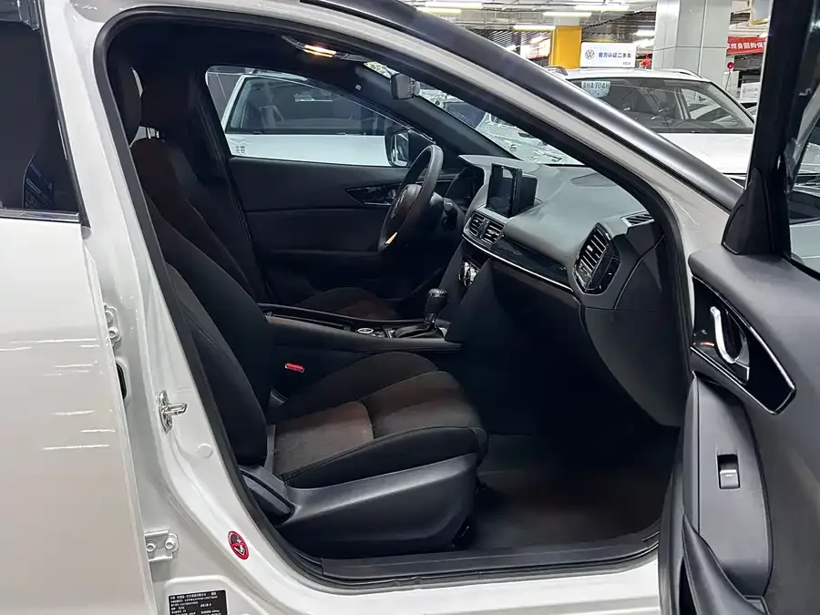 Mazda CX-4 2021 2.0L Automatic 2WD Blue Sky Vitality Edition 2023 — миниатюра 4
