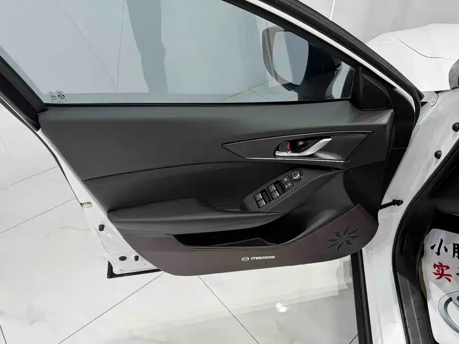 Mazda CX-4 2021 2.0L Automatic 2WD Blue Sky Premium Edition 2023 — миниатюра 3