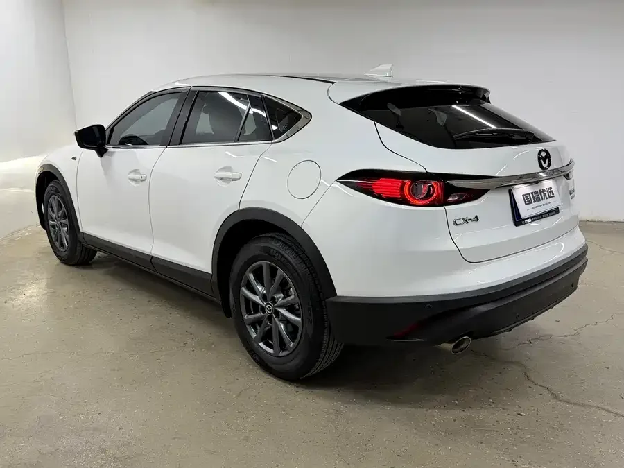 Mazda CX-4 2021 2.0L Automatic 2WD Blue Sky Vitality Edition 2023 — миниатюра 2