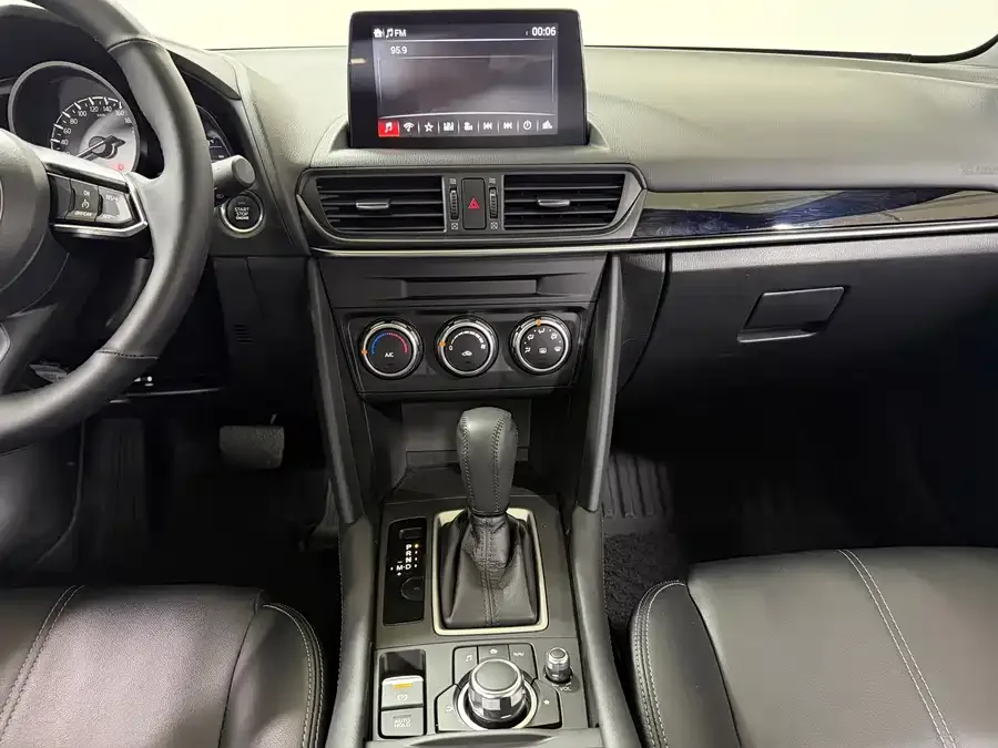 Mazda CX-4 2021 2.0L Automatic 2WD Blue Sky Vitality Edition 2023 — миниатюра 4