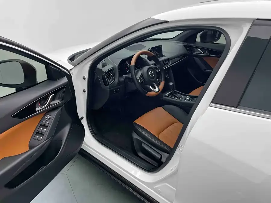 Mazda CX-4 2021 2.0L Automatic 2WD Blue Sky Explorer Edition 2023 — миниатюра 3