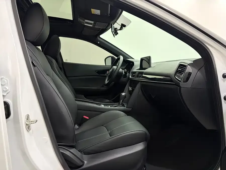 Mazda CX-4 2021 2.0L Automatic 2WD Blue Sky Vitality Edition 2023 — миниатюра 4