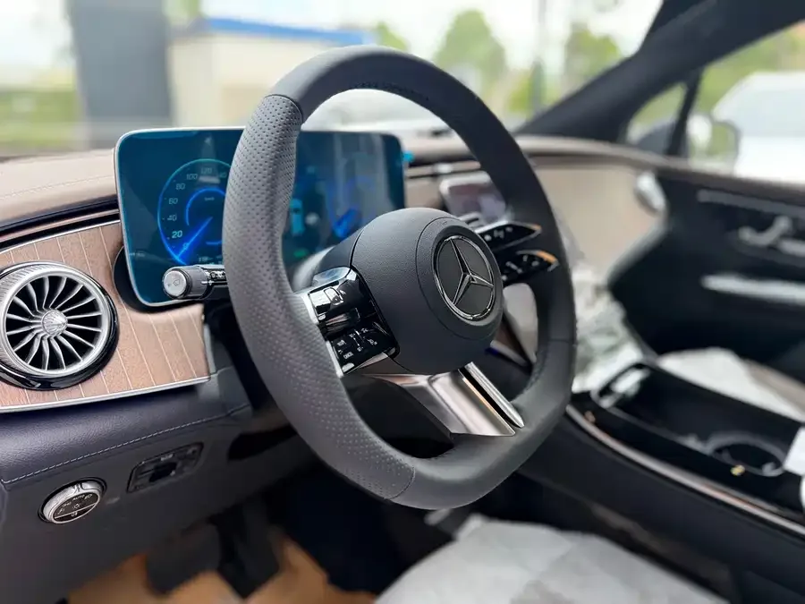 Mercedes-Benz EQE SUV Mercedes-Benz EQE SUV 2024 500 4MATIC Luxury Edition 2025 — миниатюра 4