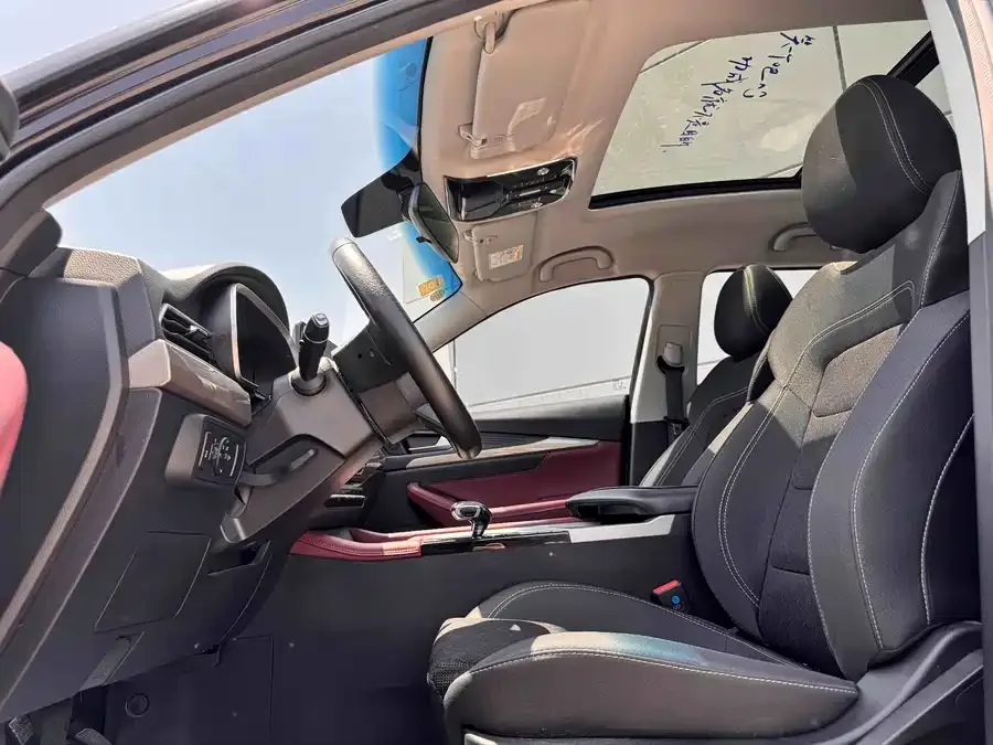Jetour X70 Jietu X70 2023 1.5T DCT Dream Edition 5-seater 2023 — миниатюра 3