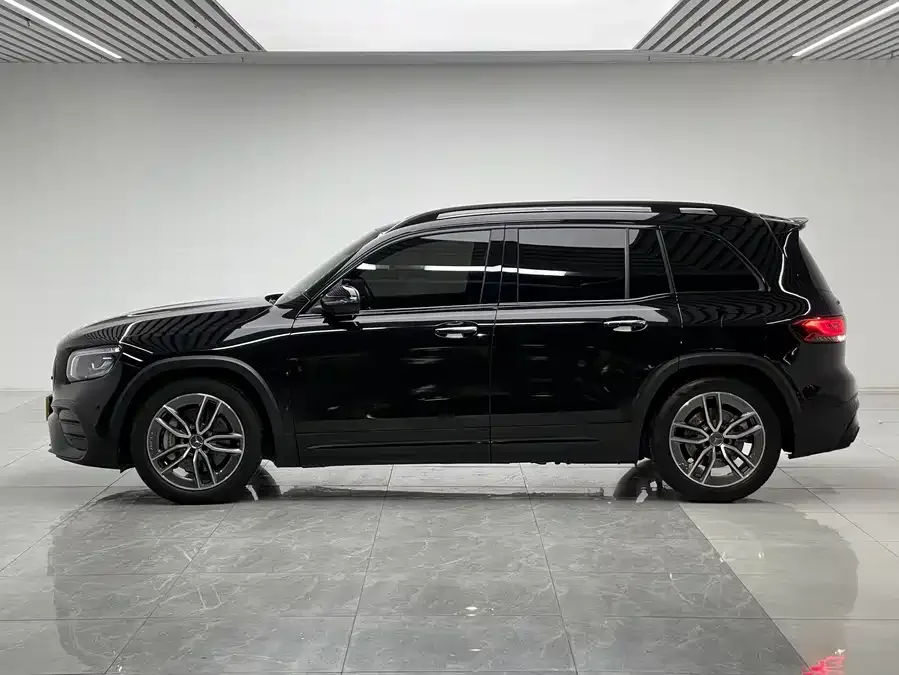 Mercedes-Benz GLB AMG Mercedes-Benz GLB AMG 2021 AMG GLB 35 4MATIC 2022 — миниатюра 3