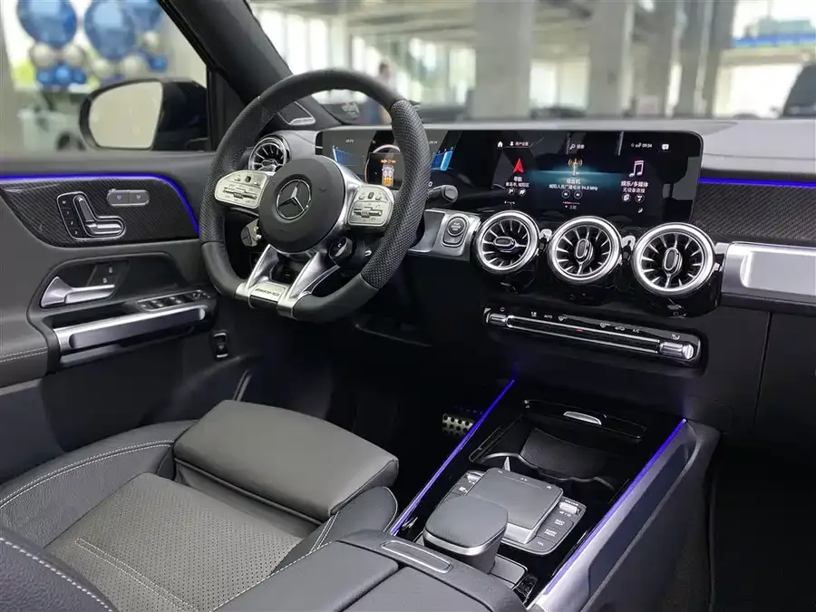 Mercedes-Benz GLB AMG Mercedes-Benz GLB AMG 2022 AMG GLB 35 4MATIC 2022 — миниатюра 4