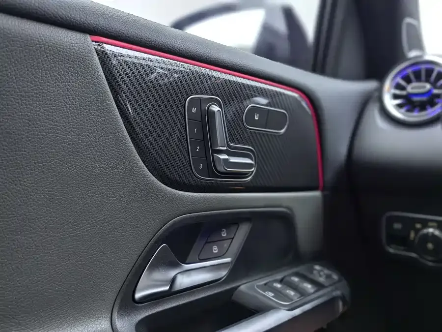 Mercedes-Benz GLB AMG Mercedes-Benz GLB AMG 2023 AMG GLB 35 4MATIC 2023 — миниатюра 4