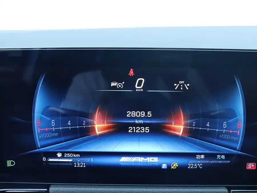 Mercedes-Benz GLA AMG Mercedes-Benz GLA AMG 2024 AMG GLA 35 4MATIC 2025 — миниатюра 3