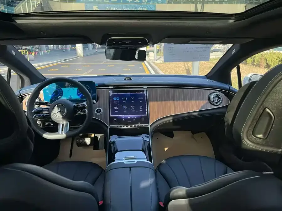 Mercedes-Benz EQE Mercedes-Benz EQE 2025 500 4MATIC Pioneer Edition 2025 — миниатюра 2