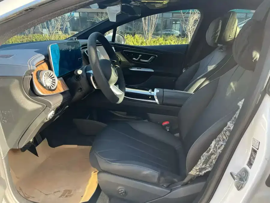 Mercedes-Benz EQE Mercedes-Benz EQE 2025 500 4MATIC Pioneer Edition 2025 — миниатюра 4