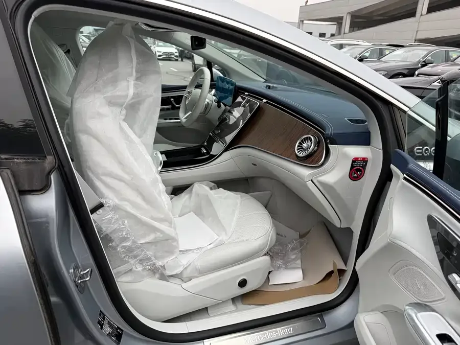 Mercedes-Benz EQE Mercedes-Benz EQE 2025 500 4MATIC Pioneer Edition 2025 — миниатюра 4