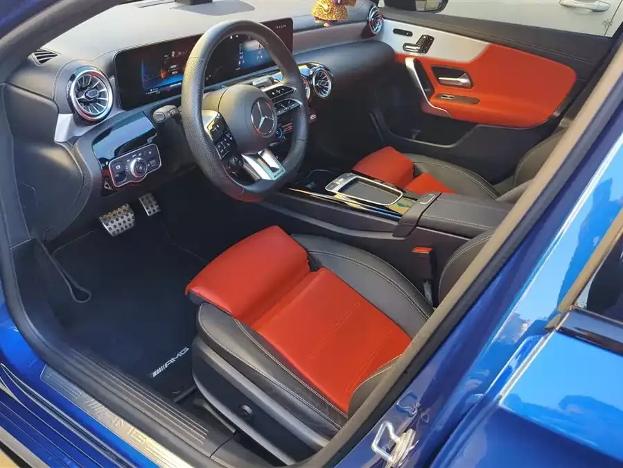 Mercedes-Benz A-Class AMG Mercedes-Benz A-Class AMG (Imported) 2024 AMG A 35 4MATIC 2025 — миниатюра 3