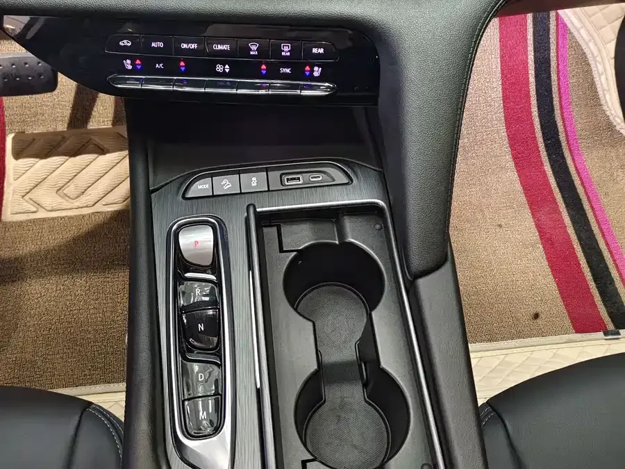 Buick Envision 2022 Angkeqi 652T 4WD Premium 7-seater 2022 — миниатюра 3