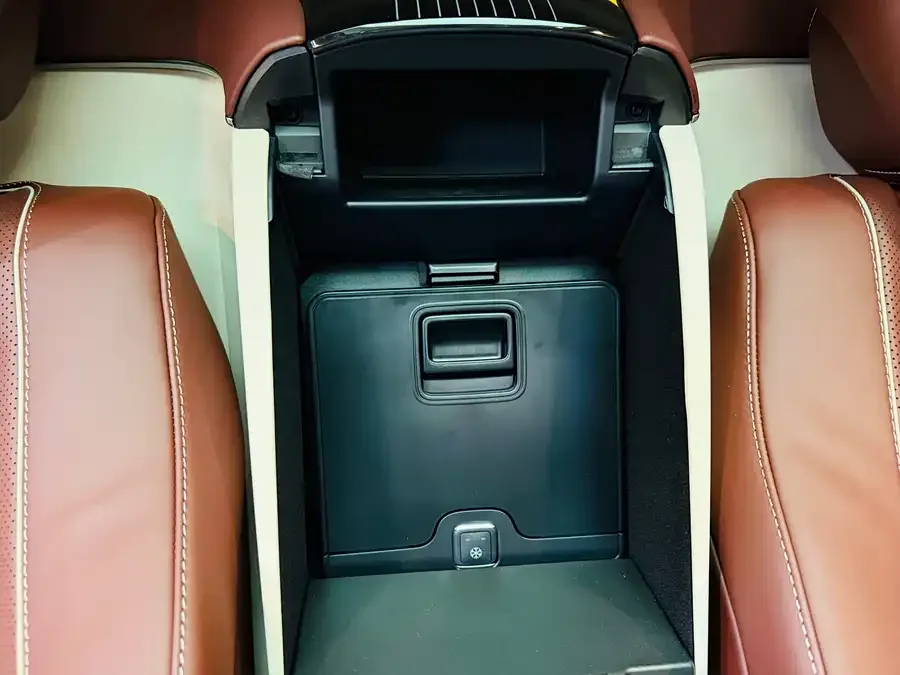 Mercedes-Benz Maybach GLS Maybach GLS 2025 GLS 600 4MATIC Midnight Edition 2025 — миниатюра 5