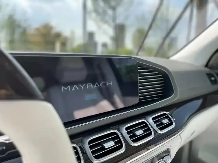 Mercedes-Benz Maybach GLS Maybach GLS 2022 GLS 600 4MATIC Gift Edition 2023 — миниатюра 3