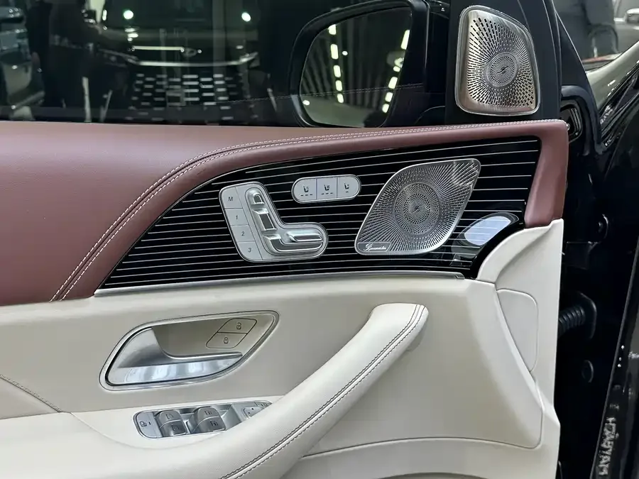 Mercedes-Benz Maybach GLS Maybach GLS 2025 GLS 600 4MATIC Liyue Edition 2025 — миниатюра 3