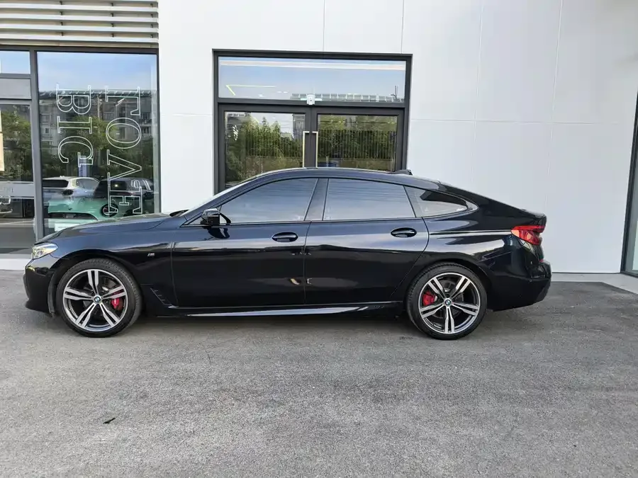 BMW 6 Series GT 2022 630i M Sport Package 2023 — миниатюра 2