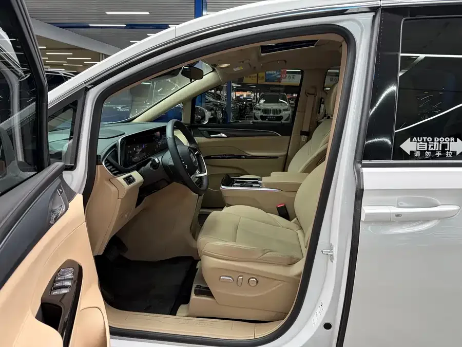 Buick GL8 New Energy Buick GL8 PHEV 2025 Land Cruiser Premium Edition 2025 — миниатюра 2