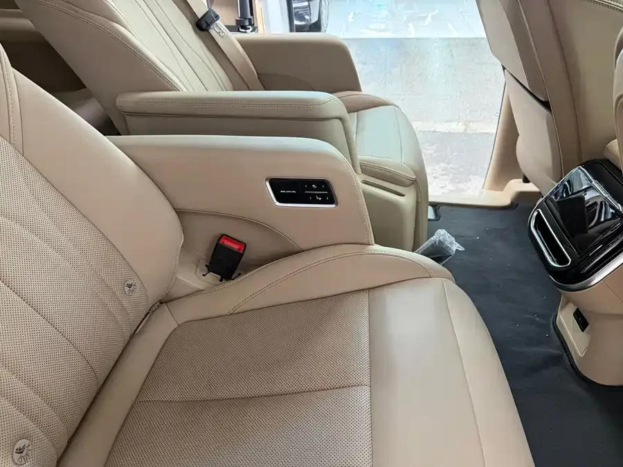 Buick GL8 New Energy Buick GL8 PHEV 2025 Land Cruiser Premium Edition 2025 — миниатюра 5