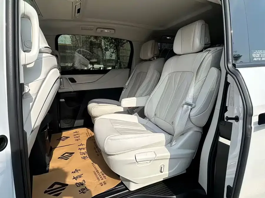 Buick GL8 New Energy 2024 Lu Zun Zhixiang Edition 7 Seaters 2025 — миниатюра 3