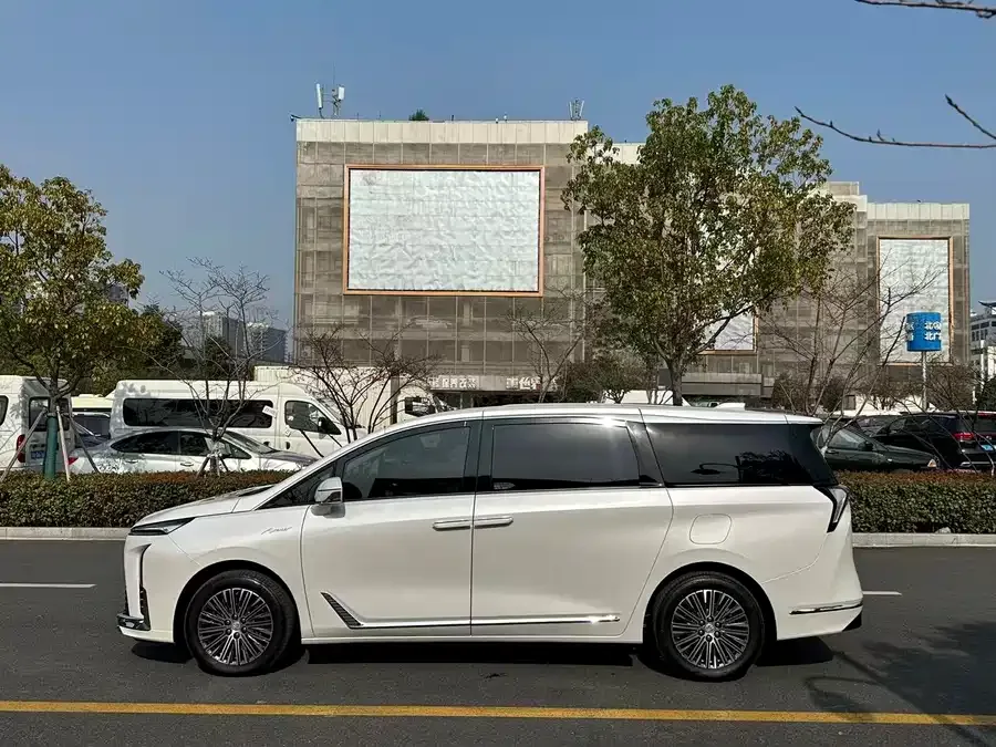 Buick GL8 New Energy 2024 Lu Zun Zhixiang Edition 7 Seaters 2025 — миниатюра 5