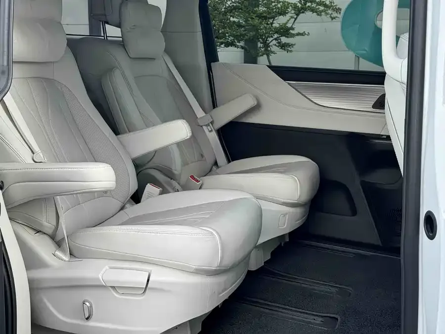 Buick GL8 New Energy 2024 Lu Zun Zhixiang Edition 7 Seaters 2025 — миниатюра 3