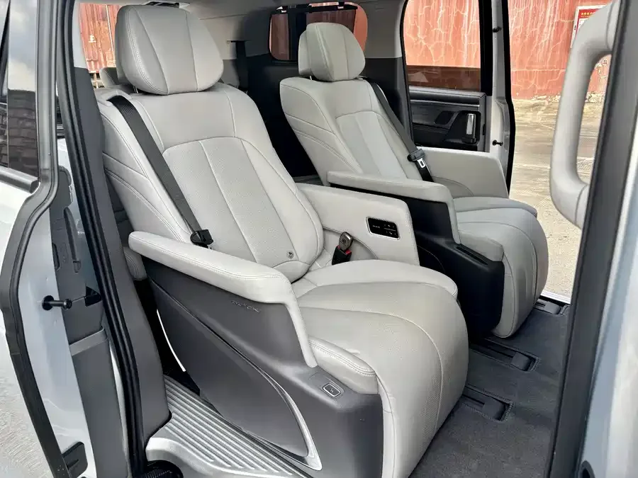 Buick GL8 New Energy 2024 Lu Zun Premium Edition 7 Seaters 2025 — миниатюра 4