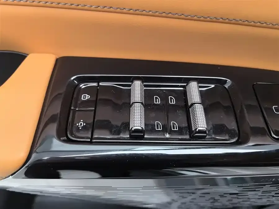 Geely Yizhen L380 Yizhen L380 2025 805km Flagship Edition Four-Wheel Drive 2025 — миниатюра 3