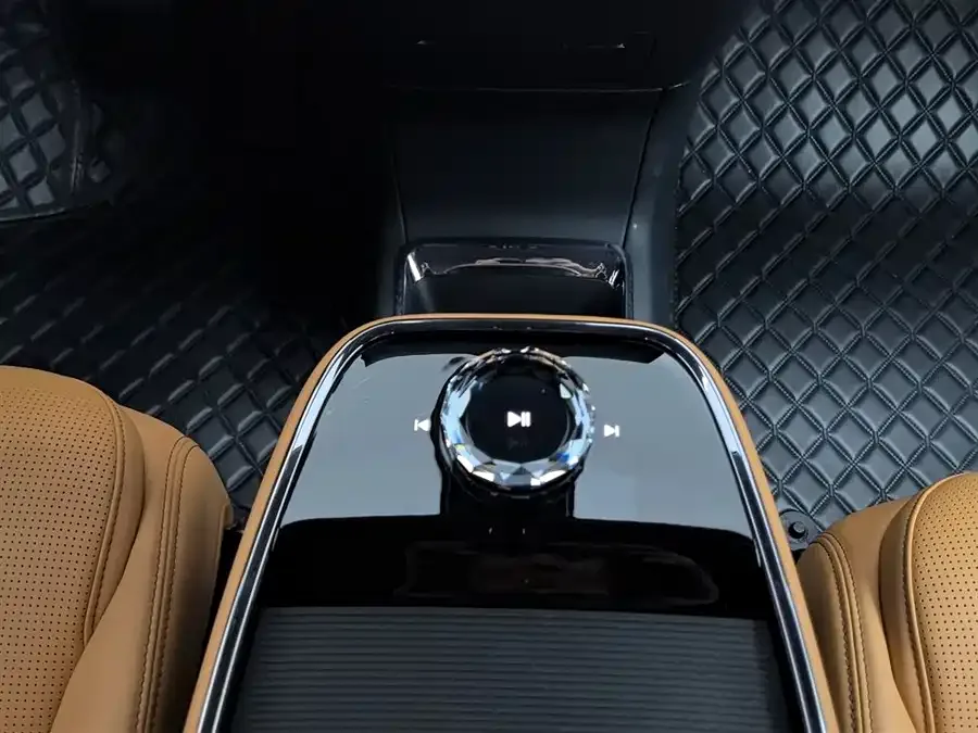 Geely Yizhen L380 Yizhen L380 2025 805km Flagship Edition Four-Wheel Drive 2025 — миниатюра 4